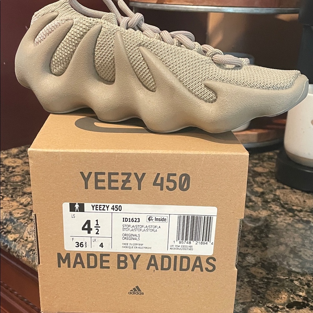 Adidas Yeezy 450 in Light Brown